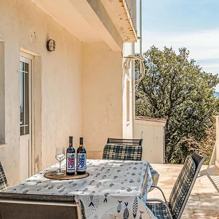 Gorgeous Apartment In Potomje With House Sea View