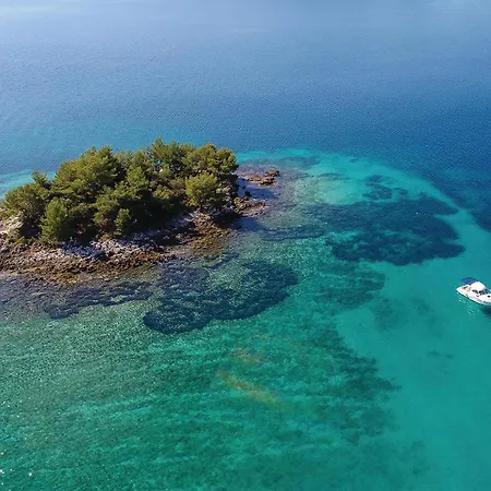 2 Bedroom Amazing In דירה Potomje